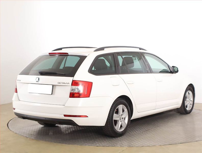 Škoda Octavia (2019) 1.6 TDI, Tempomat - fotka 5 z 16