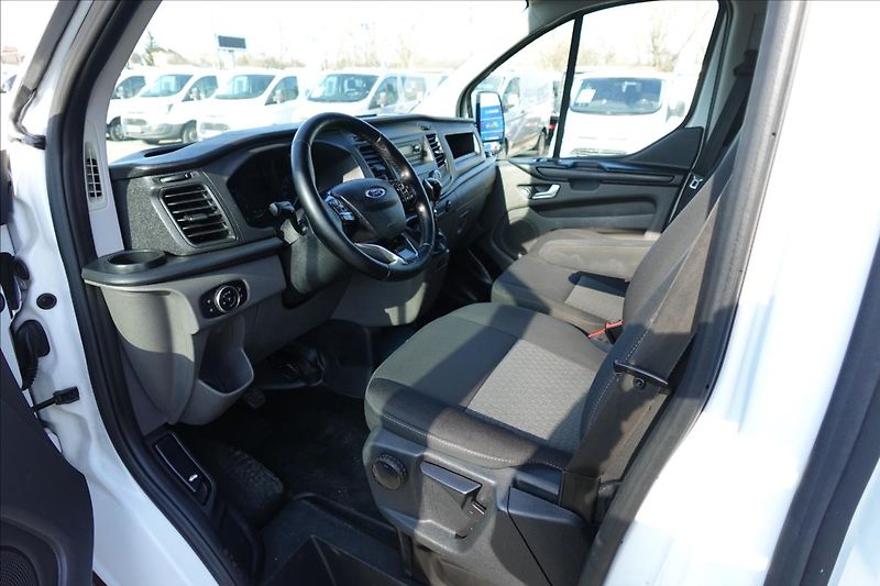 Ford Transit Custom 2,0 TDCI  L2H1 6MÍST KLIMA - fotka 19 z 35