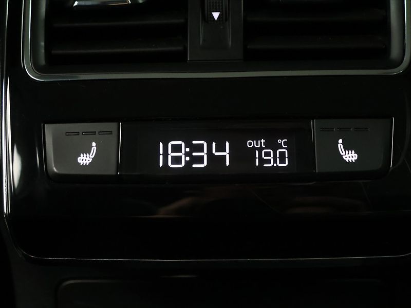 Škoda Superb 2,0 TDi Style 4x4 DSG DPH CZ - fotka 26 z 33