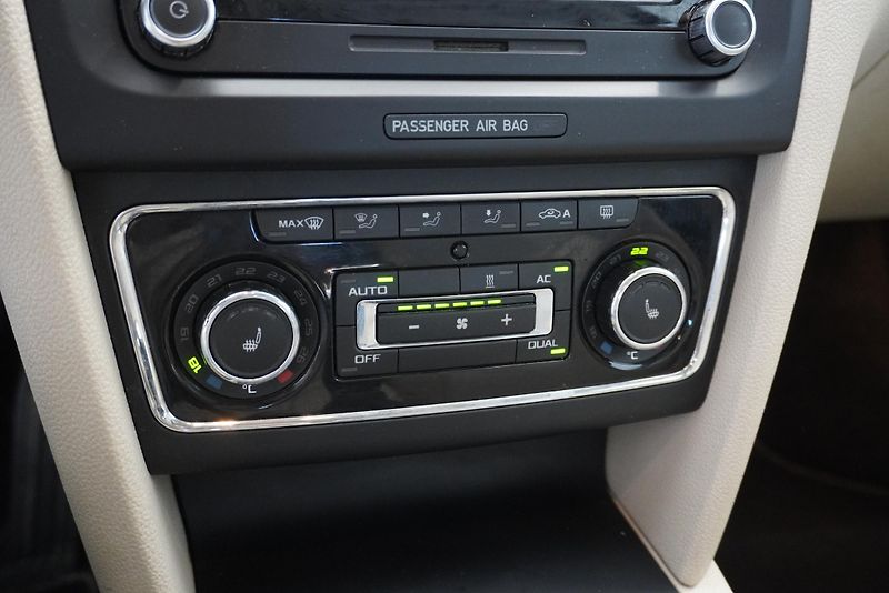 Škoda Superb 3.6 V6 191kW 4x4 REZERVACE - fotka 16 z 36