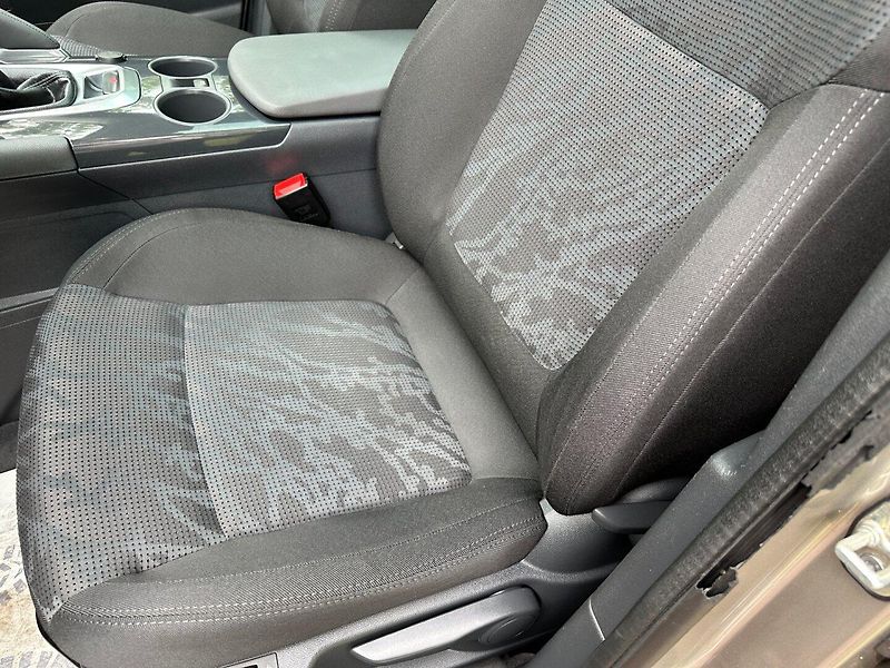 Peugeot 3008 (2011) 1.6Thp 115kw - fotka 18 z 27