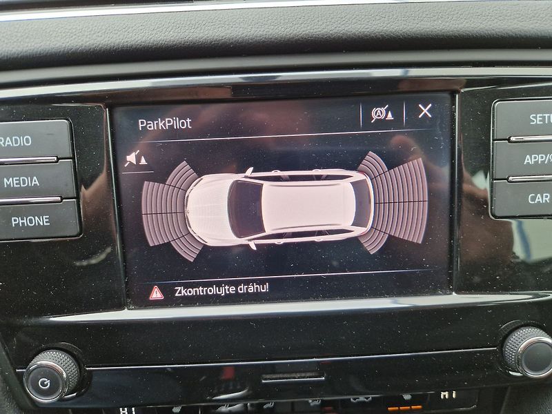 Škoda Octavia 1.6 TDI - fotka 17 z 34