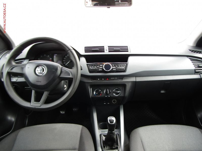 Škoda Fabia (2016) 1.2 TSi, ČR, AC, park.čidla - fotka 8 z 17