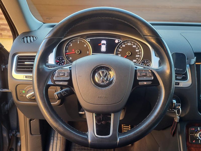 Volkswagen Touareg 4.2V8 TDi 250kW*1.MAJITEL* - fotka 15 z 40