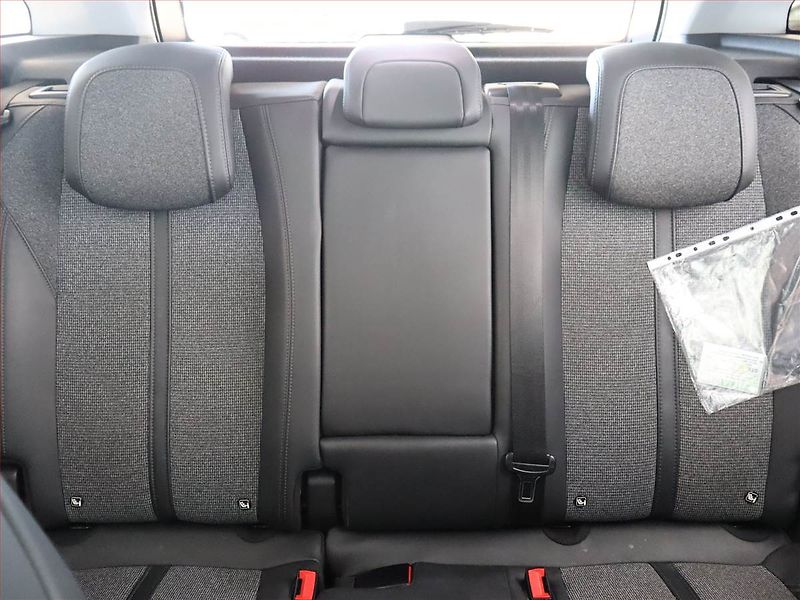 Peugeot 3008 (2017) Allure 1.2 PureTech - fotka 10 z 20
