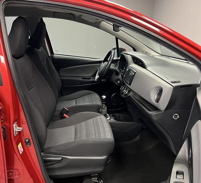 Toyota Yaris VVT-i Active - fotka 8 z 15