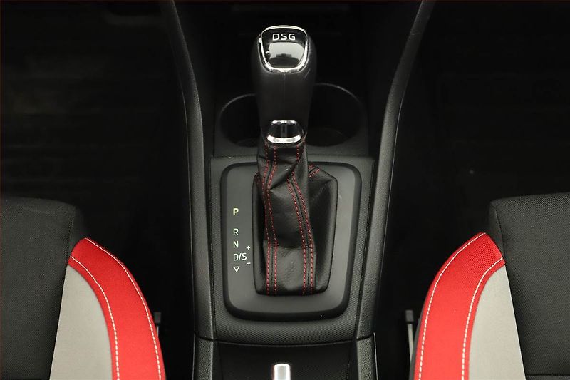 Škoda Rapid (2015) Spaceback 1.4 TDI, Automat - fotka 10 z 19