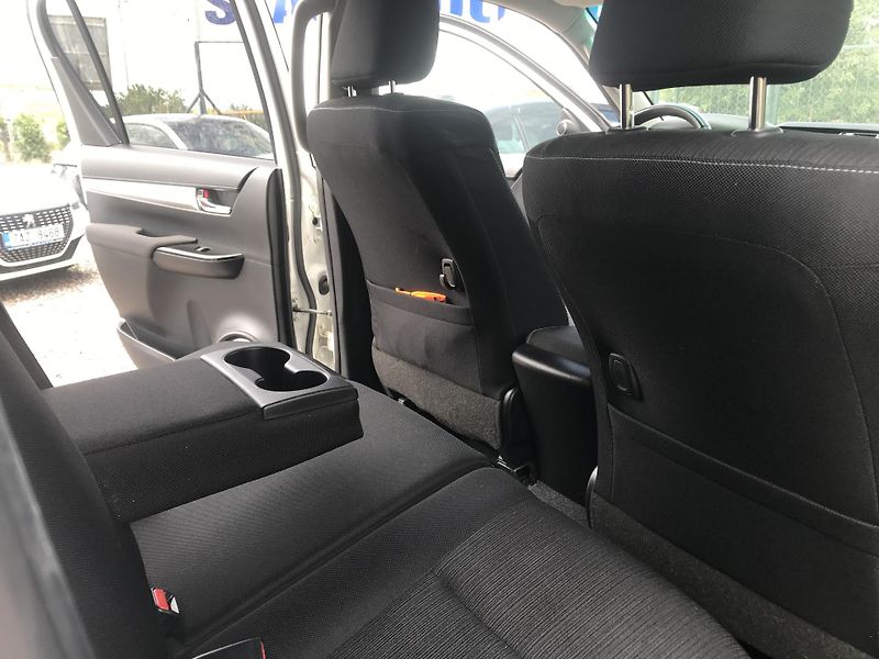 Toyota Hilux 2.4 D 110 ,4x4,AUT.ČR... - fotka 10 z 24