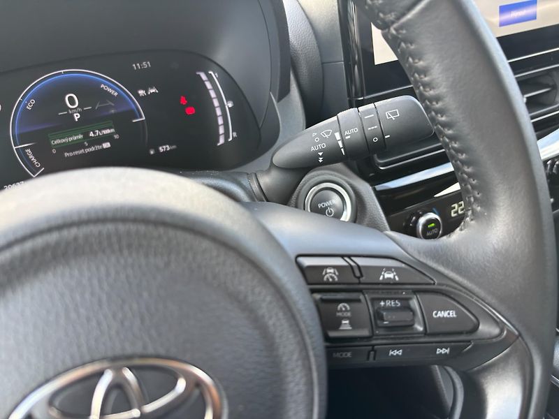 Toyota Yaris Cross 1.5 HSD e-CVT Style AWD - fotka 17 z 27