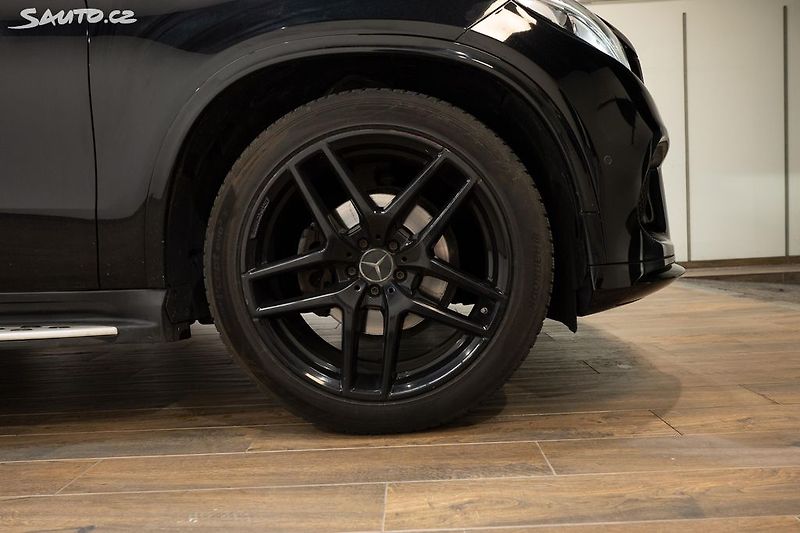 Mercedes-Benz GLE 350d Coupe 190 kW AMG paket - fotka 24 z 24
