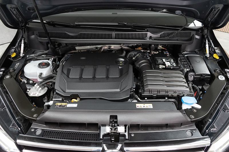 Volkswagen Touran 2.0TDI DSG*TAŽNÉ*7.MÍST*ČR 1.M - fotka 40 z 48