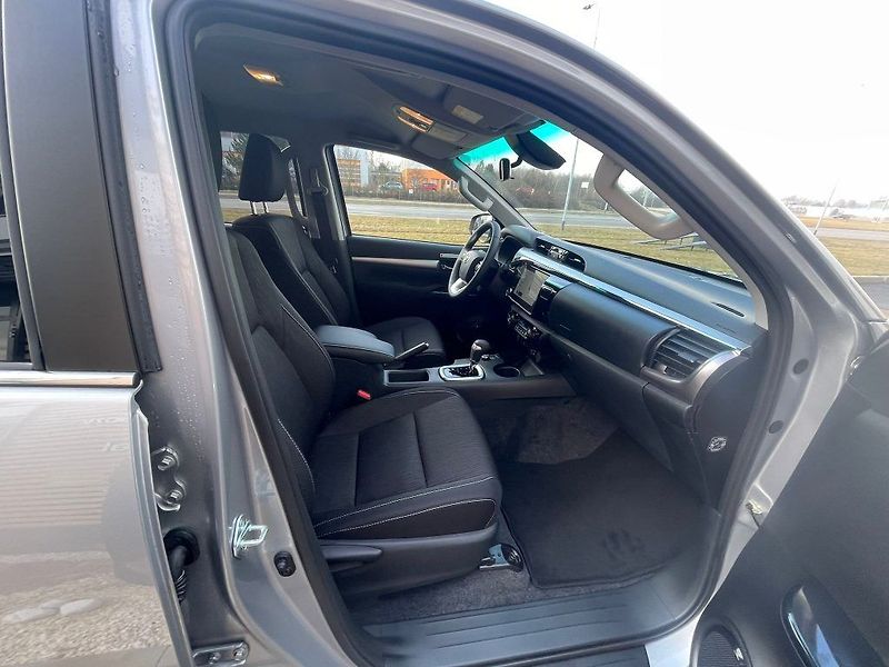 Toyota Hilux 2.8 D-4D Automat Active - fotka 25 z 27