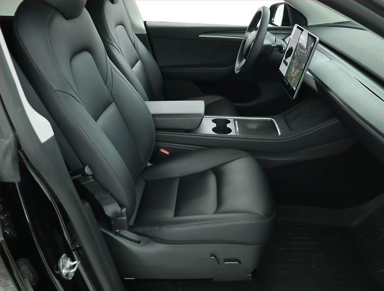 Tesla Model Y (2021) Long Range AWD 75kWh, SoH 92% - fotka 9 z 21