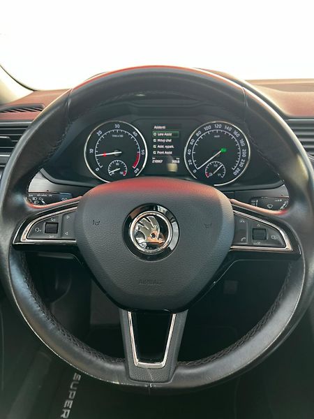 Škoda Superb 1.6TDI DSG Style Panorama - fotka 8 z 23