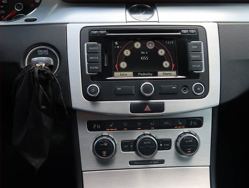 Volkswagen Passat (2014) 2.0 TDI, Automat, Navi - fotka 12 z 23