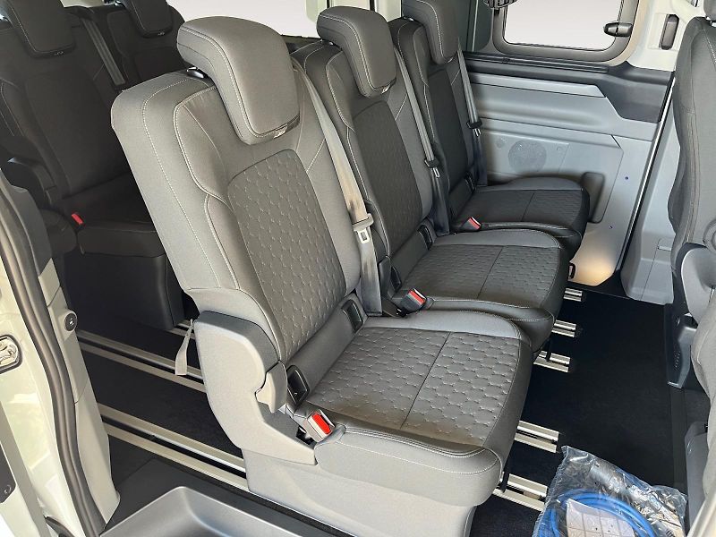 Ford Tourneo Custom (2025) L2 TITANIUM 2.5PHEV 171kW eCVT - fotka 12 z 27