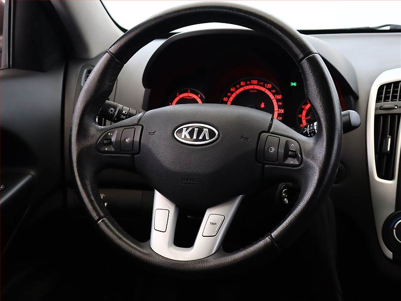 Kia Ceed (2009) 1.6 CRDi, po STK, slušný stav - fotka 12 z 13