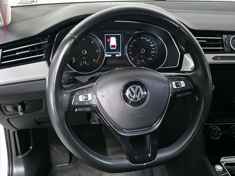 Volkswagen Passat (2018) 2.0TDi, ČR, DSG, navi, LED - fotka 14 z 21