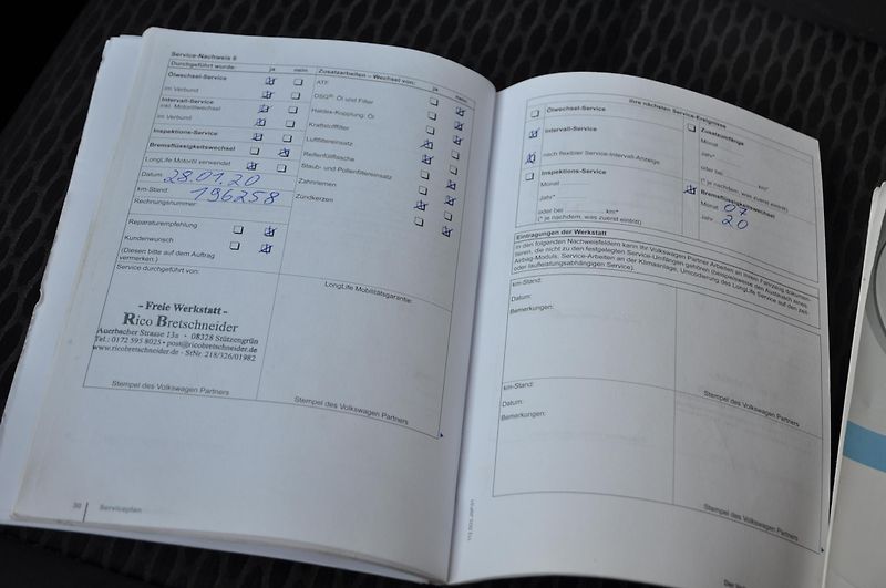 Volkswagen Golf VI 1.6TDi 77kW KOMBI - fotka 15 z 17