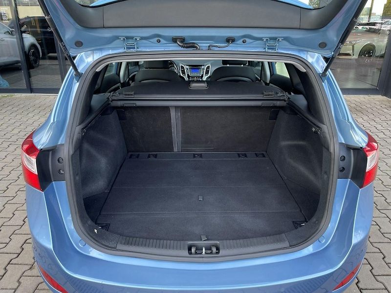 Hyundai i30 TRIKOLOR 1.6 CVVT 88 kW   - fotka 6 z 25