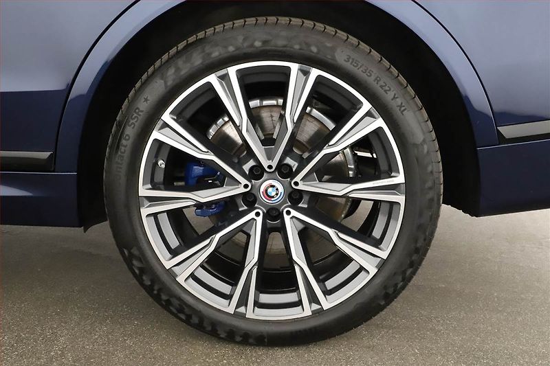 BMW X7 (2022) xDrive40d - fotka 20 z 20