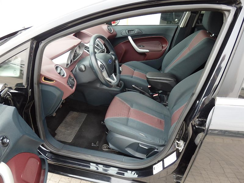 Ford Fiesta 1.4i ZÁLOHOVÁNO - fotka 6 z 14