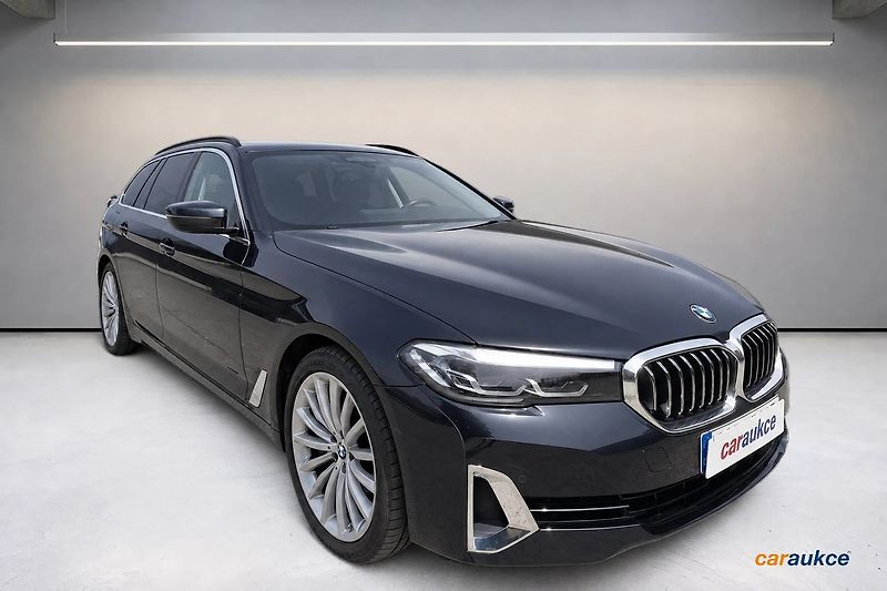 BMW Řada 5 530d xDrive AT Touring - fotka 8 z 71