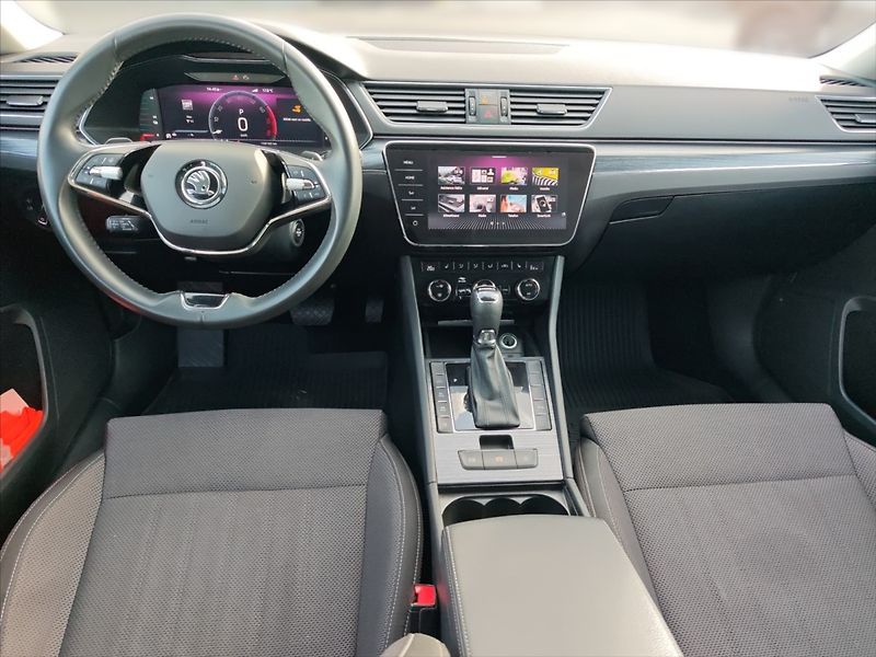 Škoda Superb 1,4 PHEV 160 Style DSG - fotka 8 z 11