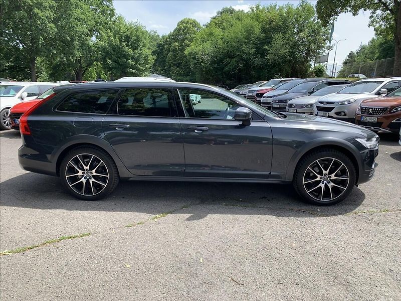 Volvo V90 2,0 D5 CROSS COUNTRY AUTOMAT - fotka 4 z 21
