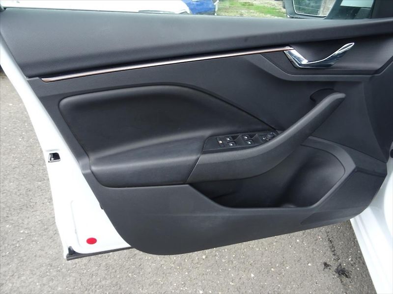 Škoda Kamiq 1,0 TSi 81 kW Business - fotka 18 z 37