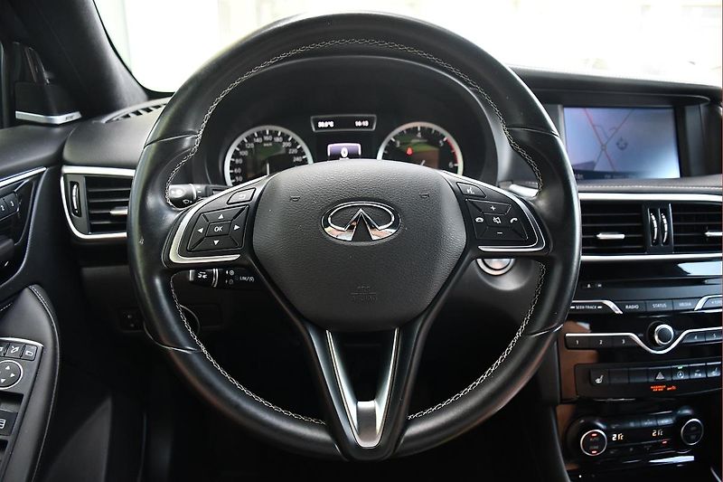 Infiniti QX30 220 CDI 4MATIC PANO ACC - fotka 26 z 52