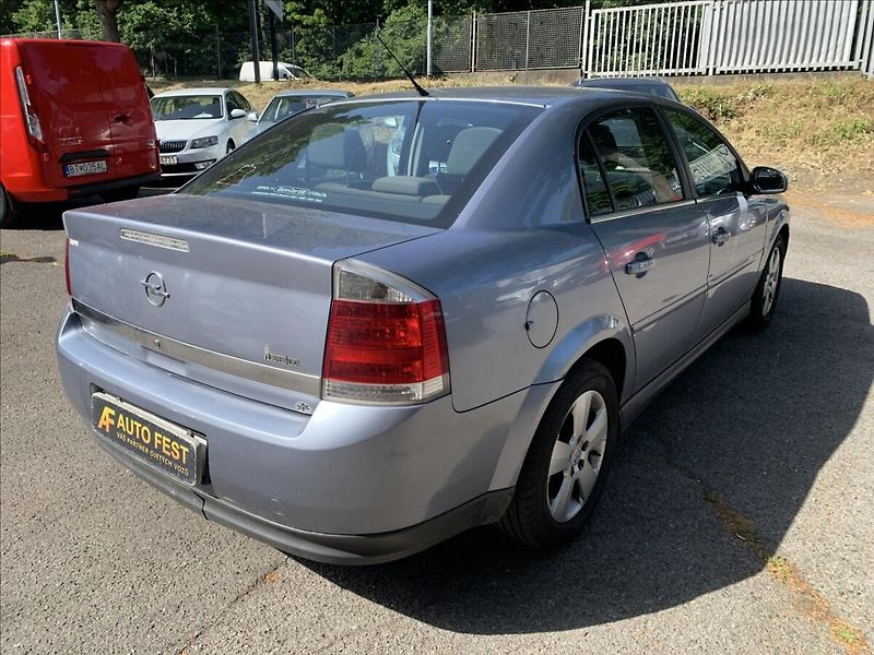 Opel Vectra 2,2 DTI - fotka 6 z 16