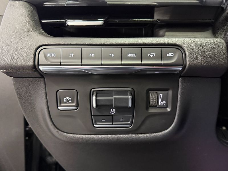 Cadillac Escalade 6.2 V8 AWD PLATINUM EDITION, N - fotka 23 z 35
