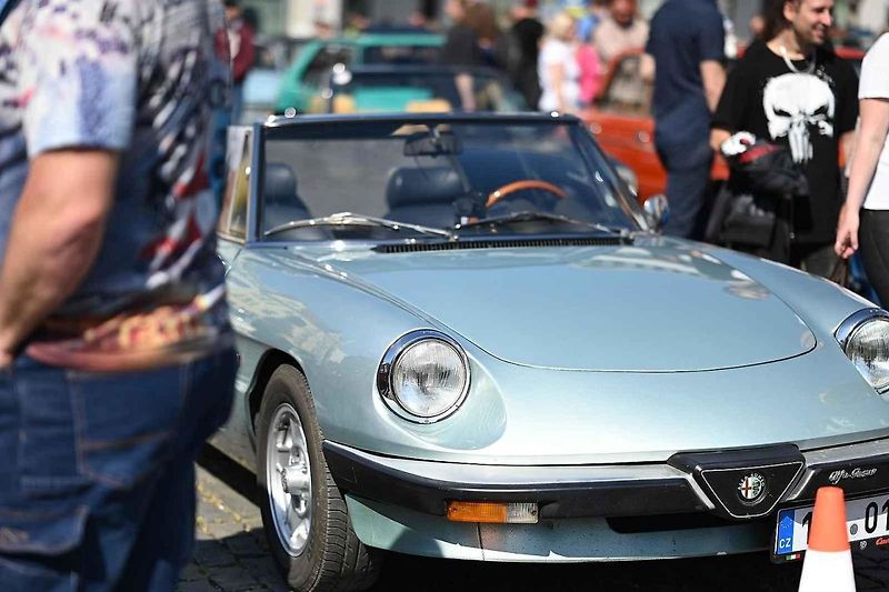 Prvomájová jízda automobilových veteránů 2025 v Ústí nad Labem.