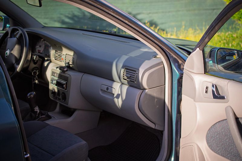 Škoda Octavia (1997) Prodám Škoda Octavia 1.6 benzí - fotka 2 z 28