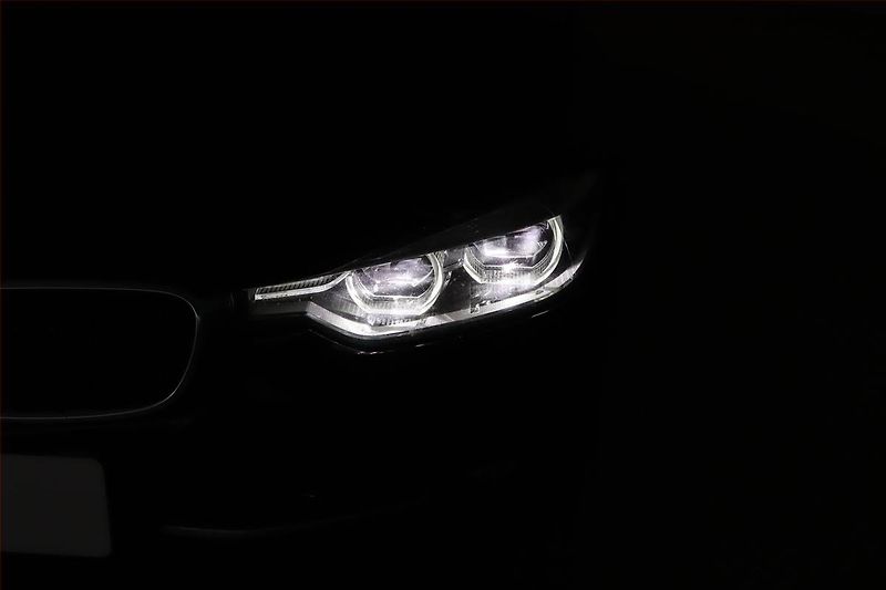 BMW Řada 3 (2016) 320 d, Serv.kniha, Navi - fotka 25 z 25
