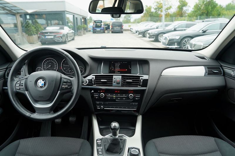BMW X3 2.0d xDrive/manuál/navi/ČR - fotka 22 z 38