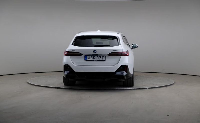 BMW i5 eDrive40 Touring M Kam Tažné - fotka 5 z 26