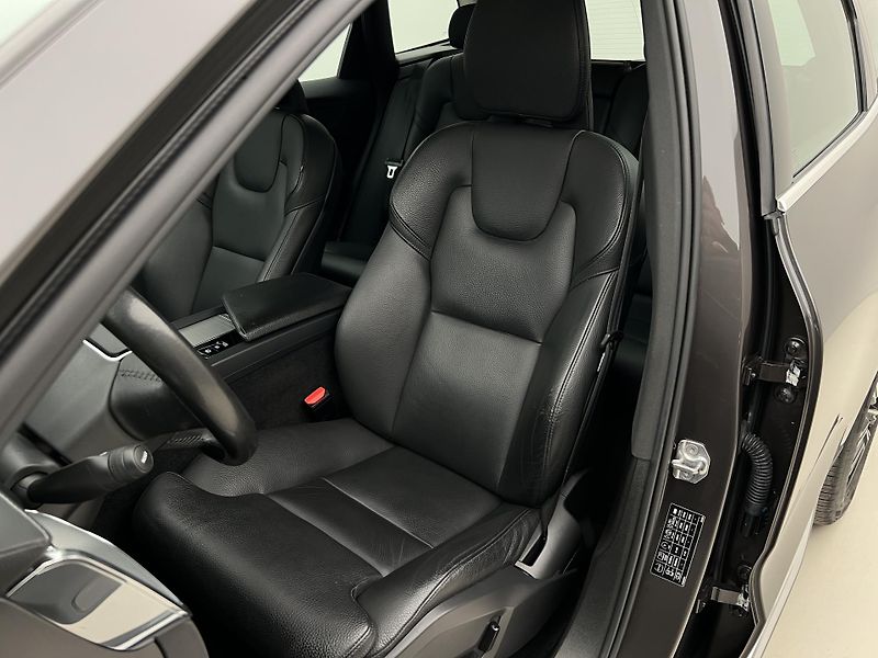Volvo XC60 B4 INSCRIPTION AUT  - fotka 18 z 40