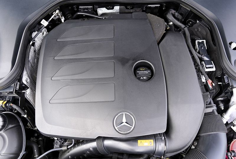Mercedes-Benz Třídy E E 200 4Matic AMG/LED/360/ČR - fotka 10 z 40