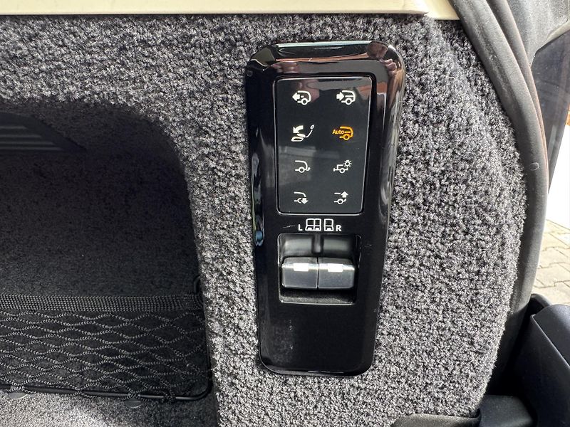 Land Rover Range Rover D300-AUTOBIOGRAPHY-R22-ČR - fotka 40 z 41