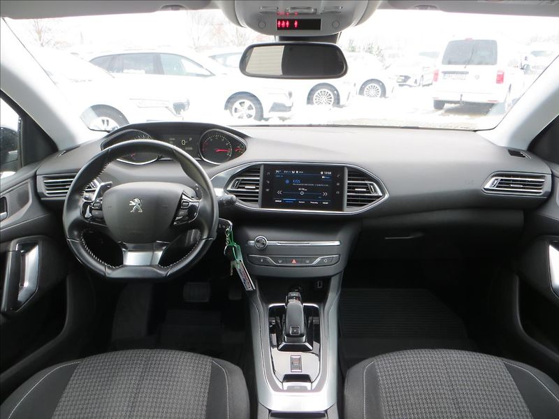 Peugeot 308 1,2 PureTech AUT8 S&S SW ČR - fotka 23 z 23