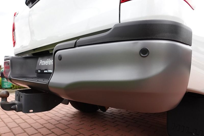 Toyota Hilux 2,8 D4-D Invincible Sport A/T - fotka 31 z 34