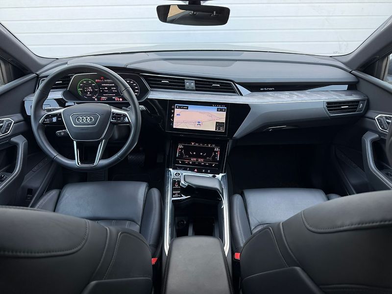 Audi e-tron 55 300kW NightV B&O HUD Tažné - fotka 4 z 18
