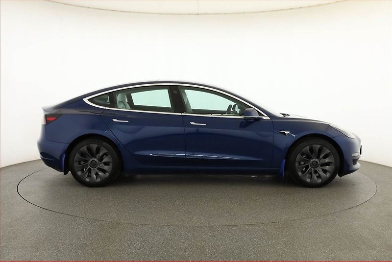 Tesla Model 3 (2019) Long Range 4WD 78kWh, SoH 85% - fotka 6 z 23