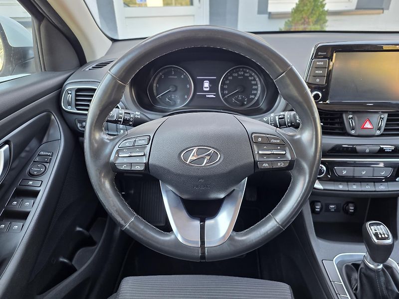 Hyundai i30 (2022) 1.6CRDi COMFORT TAŽNÉ KAMERA - fotka 10 z 20
