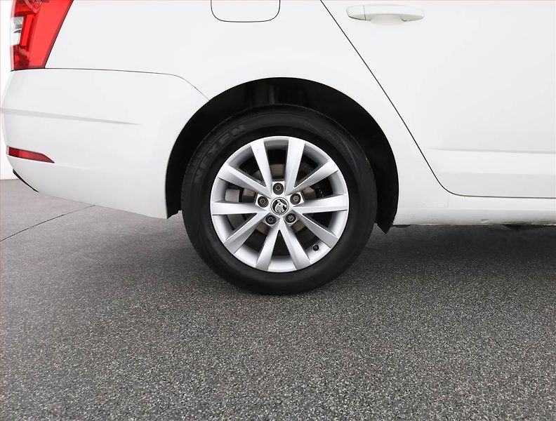 Škoda Octavia (2019) 1.6 TDI, Serv.kniha, Tempomat - fotka 15 z 15