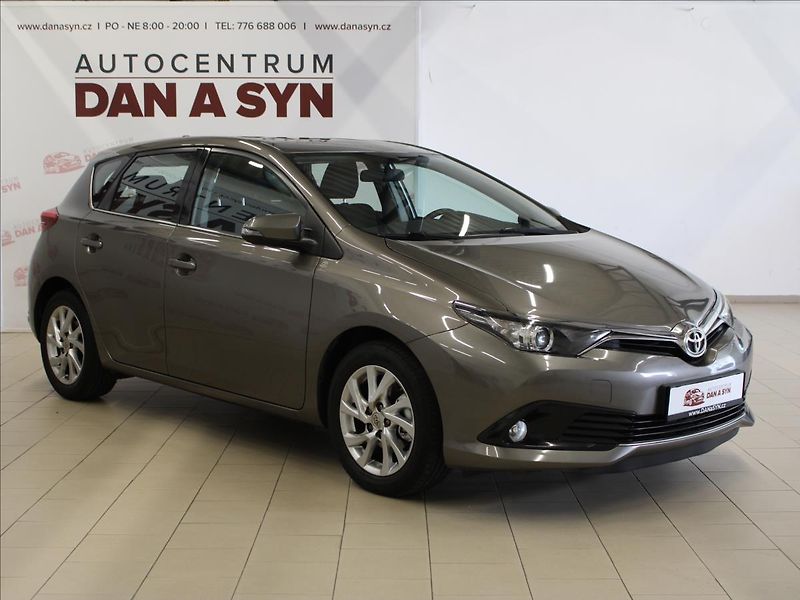 Toyota Auris 1,2 Turbo navi aut. Klima - fotka 3 z 31
