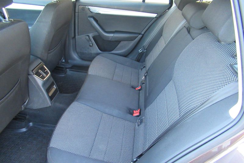 Škoda Octavia 1.6 TDI 4x4 KLIMA TAŽNÉ ČR - fotka 13 z 20
