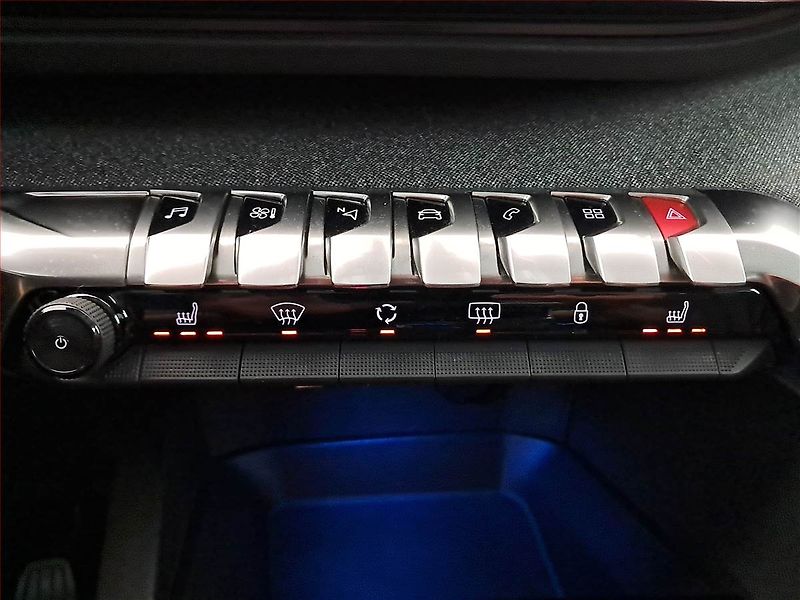 Peugeot 3008 (2018) 1.2 PureTech, Serv.kniha, Kůže - fotka 13 z 17